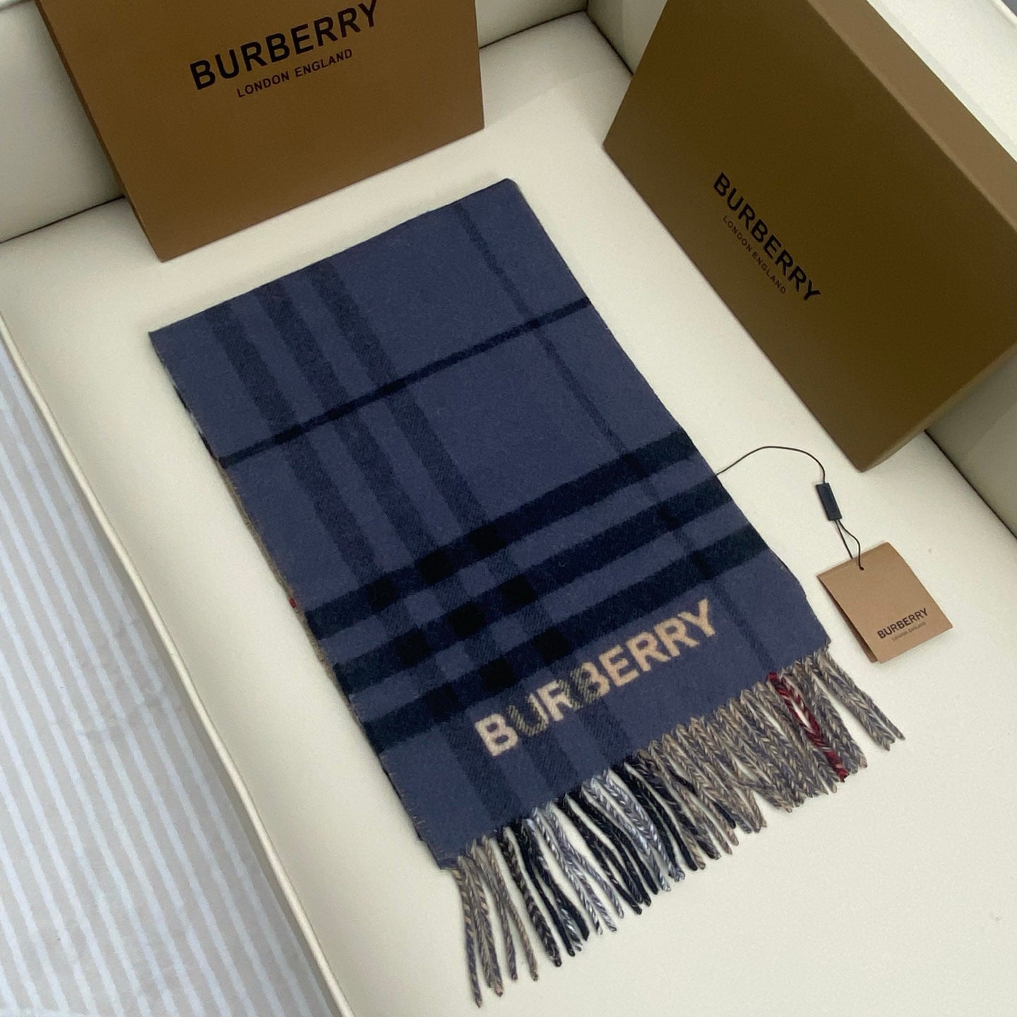 Burberry Classic Check 100% Cashmere Scarf – Unis