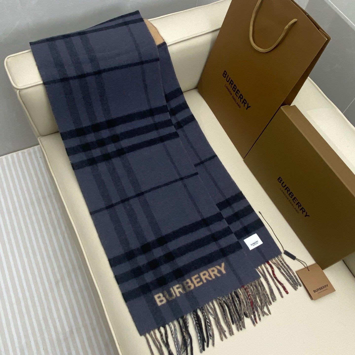 Burberry Classic Check 100% Cashmere Scarf – Unis