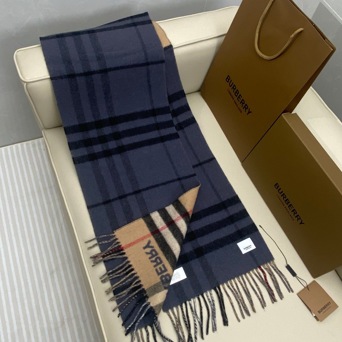 Burberry Classic Check 100% Cashmere Scarf – Unis