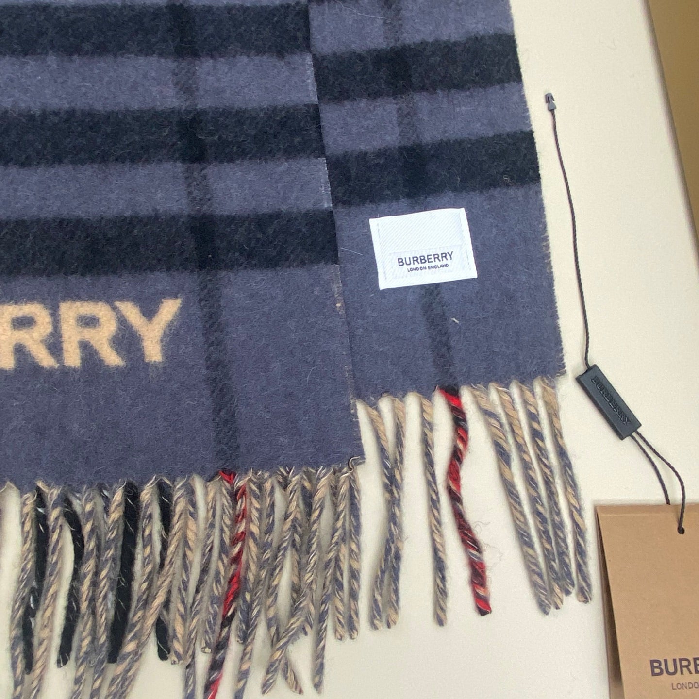 Burberry Classic Check 100% Cashmere Scarf – Unis