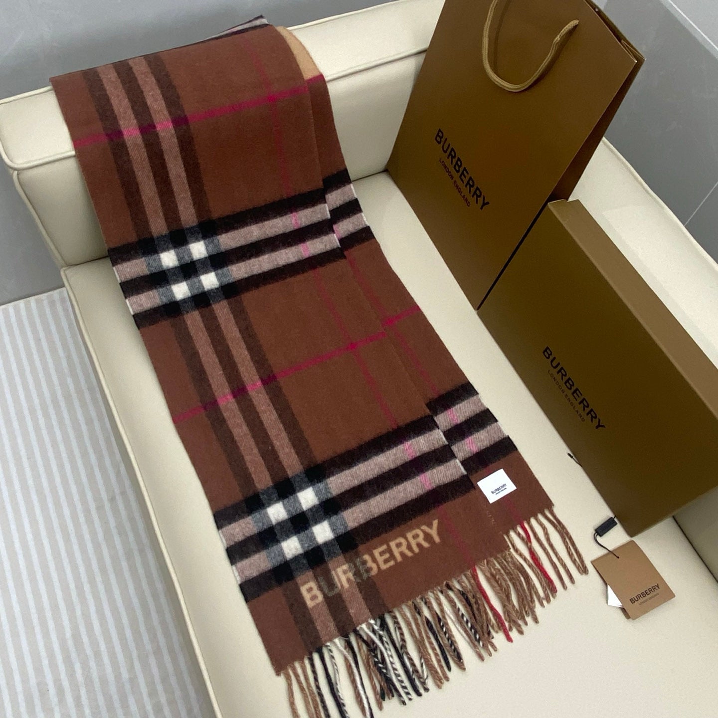 Burberry Classic Check 100% Cashmere Scarf – Unis