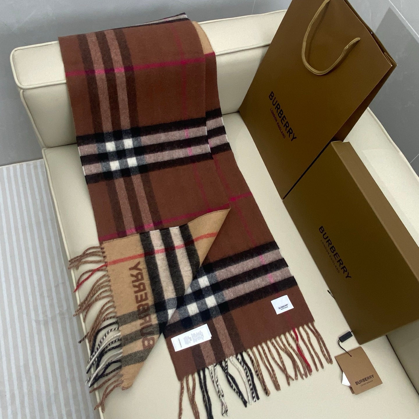 Burberry Classic Check 100% Cashmere Scarf – Unis