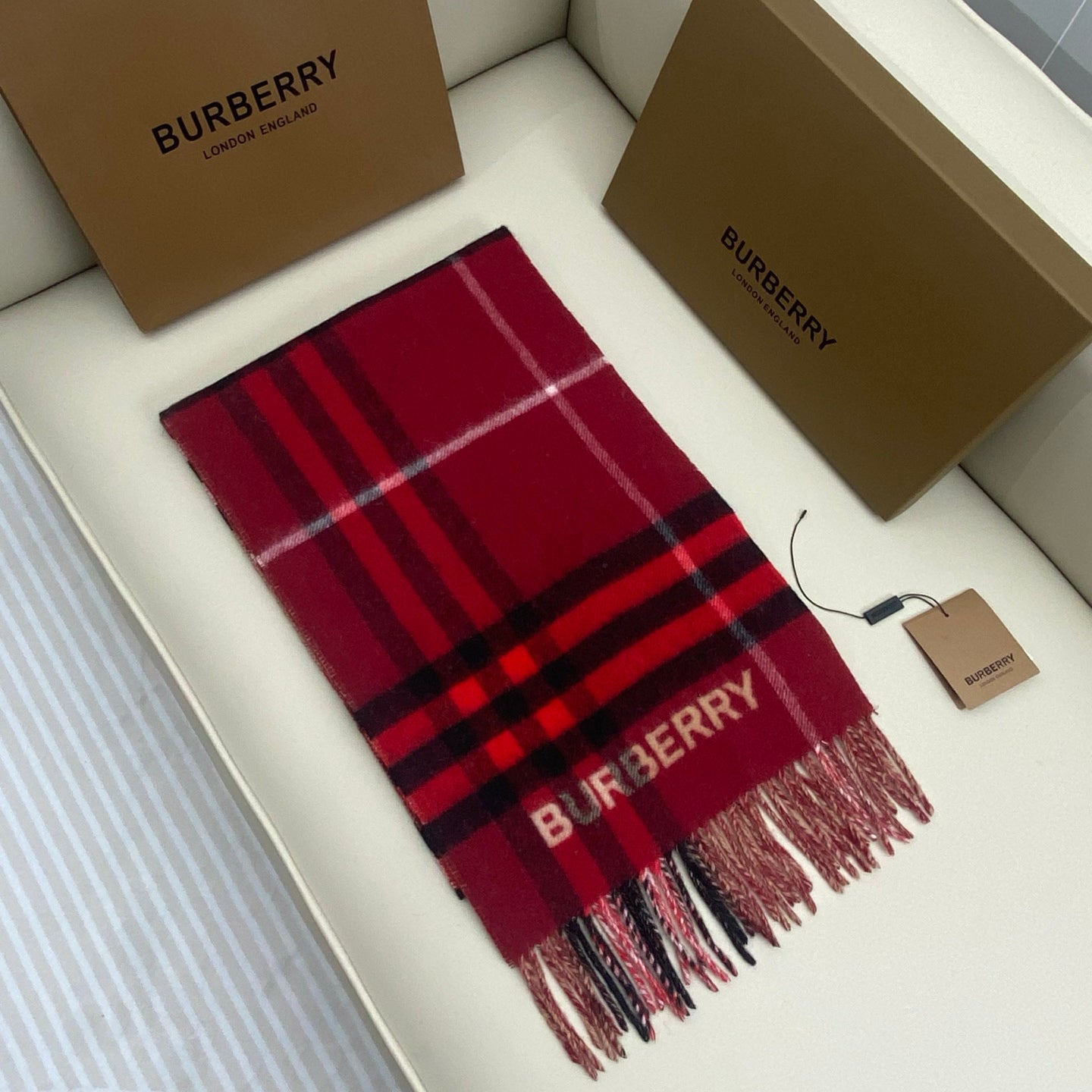 Burberry Classic Check 100% Cashmere Scarf – Unis