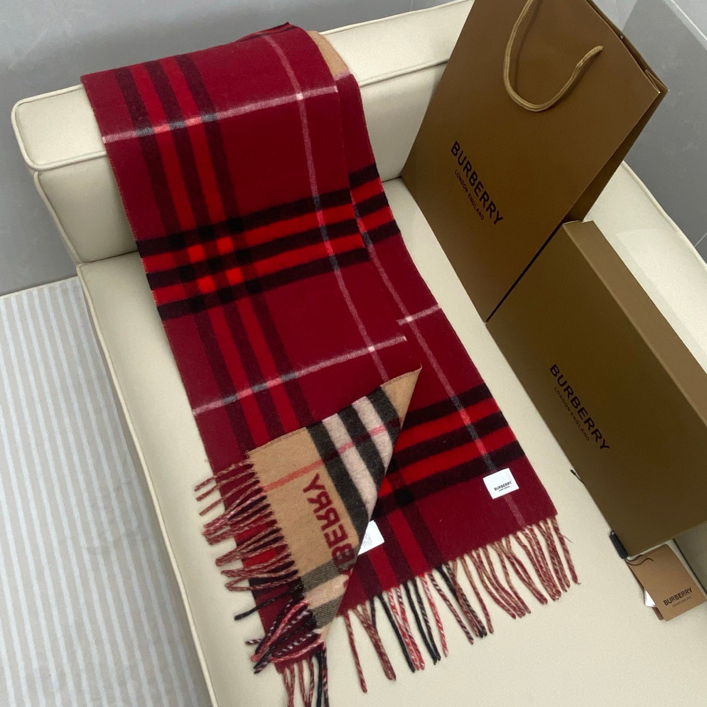 Burberry Classic Check 100% Cashmere Scarf – Unis