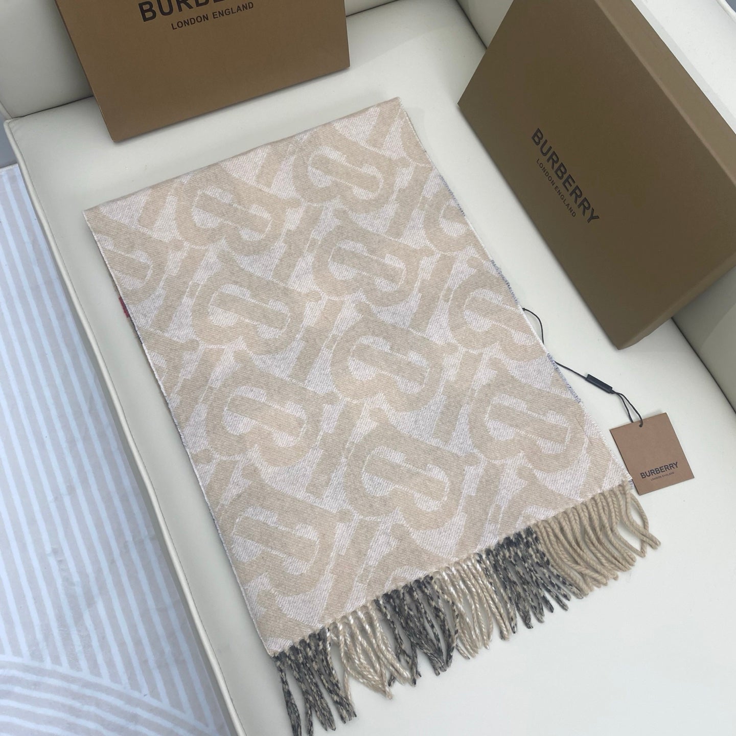 Burberry Classic TB Logo & Plaid Reversible 100% Cashmere Unisex Scarf, 32x180cm