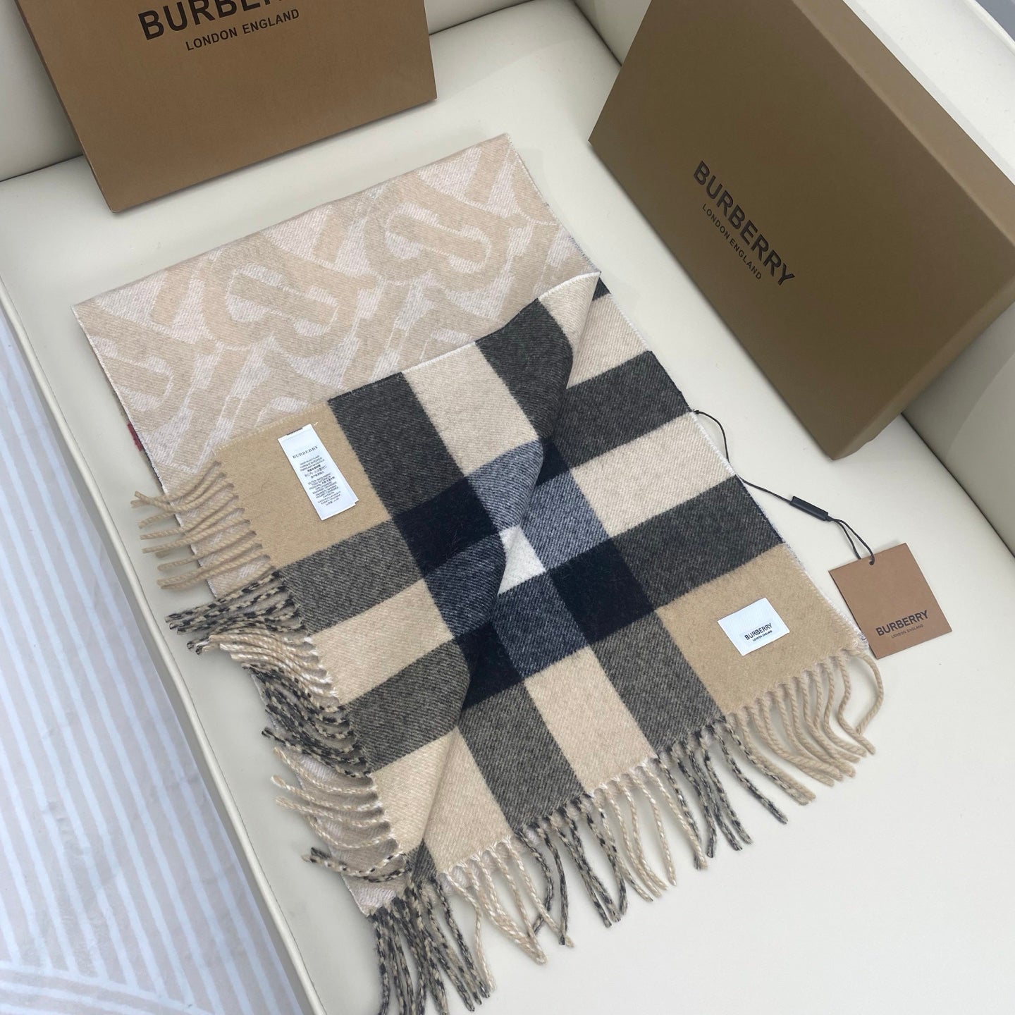 Burberry Classic TB Logo & Plaid Reversible 100% Cashmere Unisex Scarf, 32x180cm