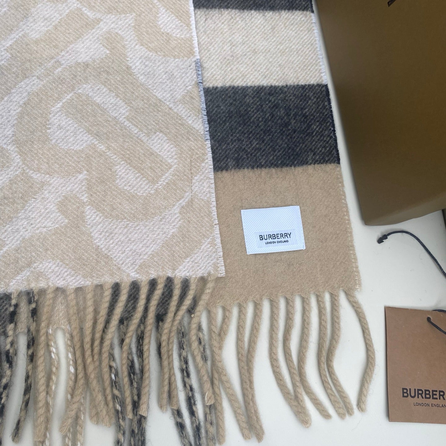 Burberry Classic TB Logo & Plaid Reversible 100% Cashmere Unisex Scarf, 32x180cm