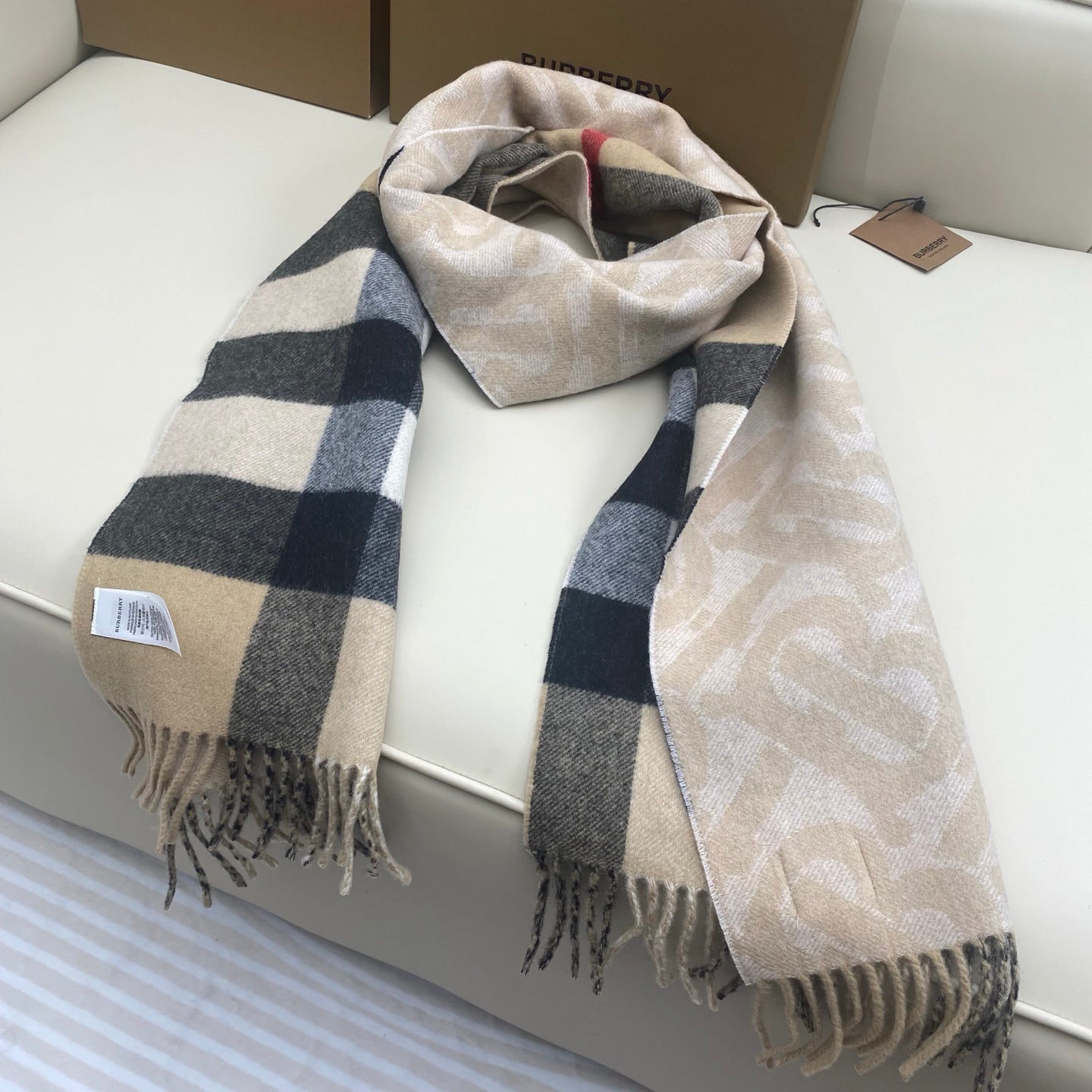 Burberry Classic TB Logo & Plaid Reversible 100% Cashmere Unisex Scarf, 32x180cm
