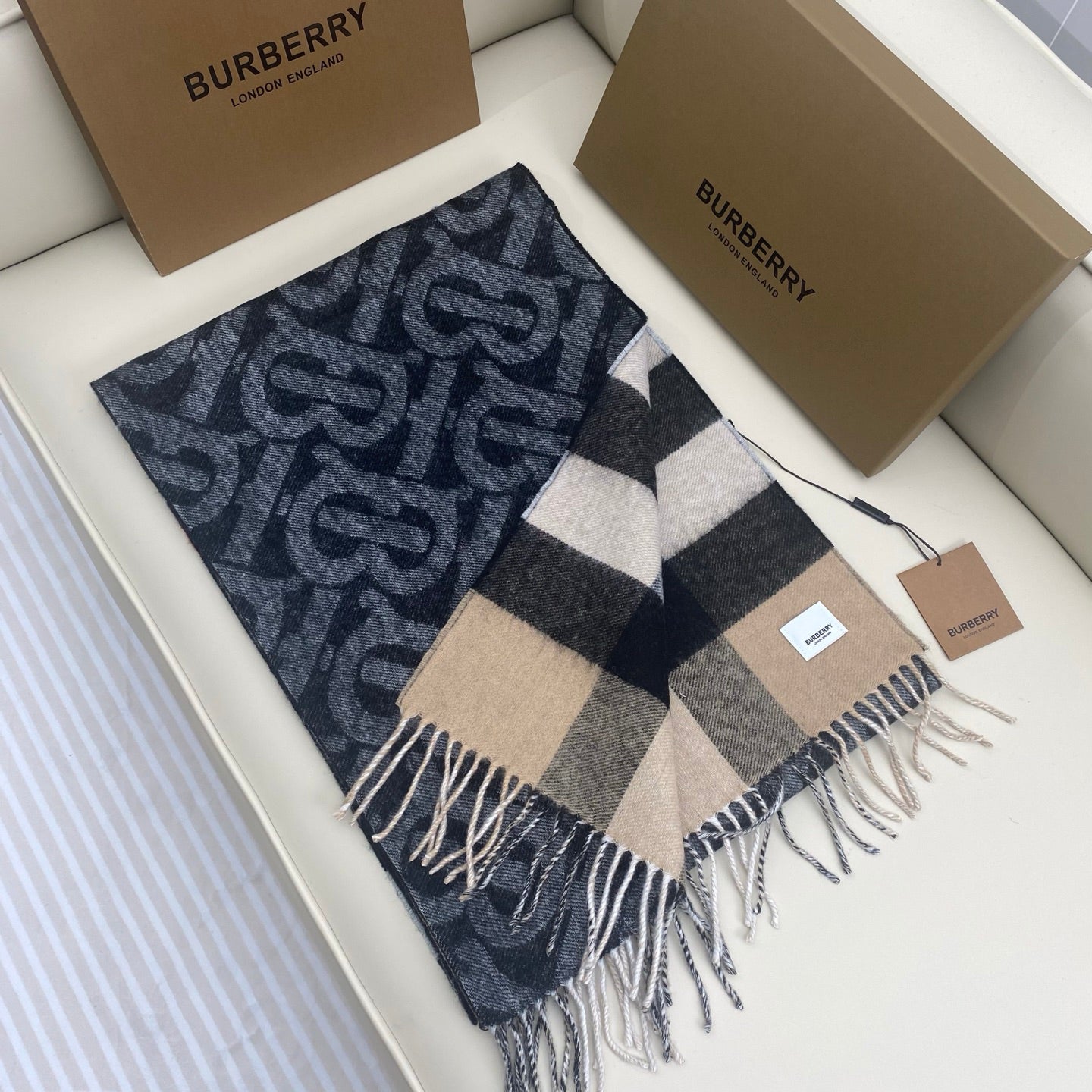 Burberry Classic TB Logo & Plaid Reversible 100% Cashmere Unisex Scarf, 32x180cm