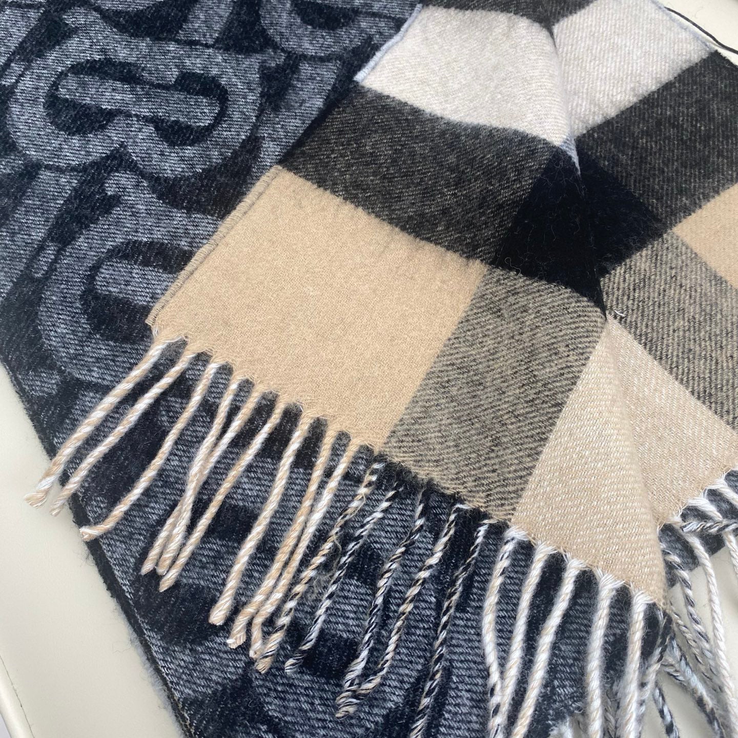 Burberry Classic TB Logo & Plaid Reversible 100% Cashmere Unisex Scarf, 32x180cm