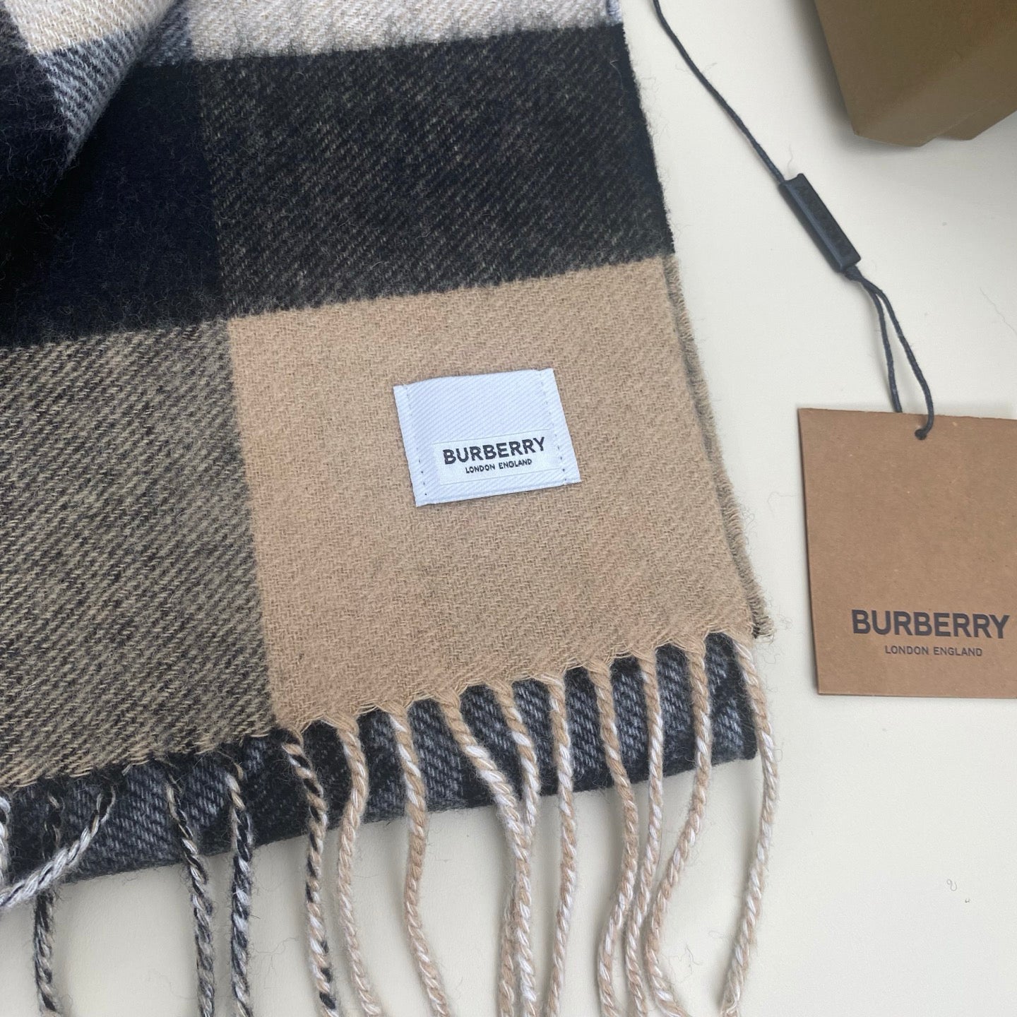 Burberry Classic TB Logo & Plaid Reversible 100% Cashmere Unisex Scarf, 32x180cm
