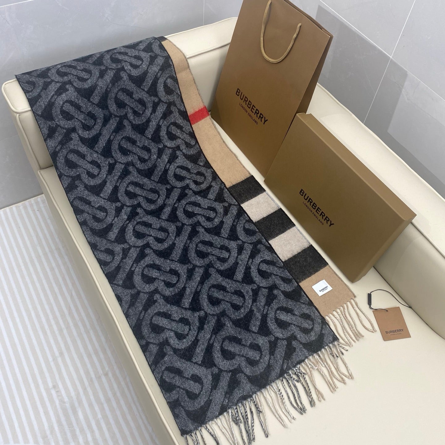 Burberry Classic TB Logo & Plaid Reversible 100% Cashmere Unisex Scarf, 32x180cm