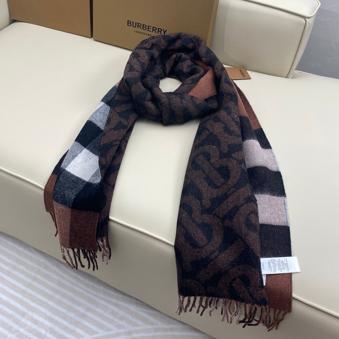 Burberry Classic TB Logo & Plaid Reversible 100% Cashmere Unisex Scarf, 32x180cm