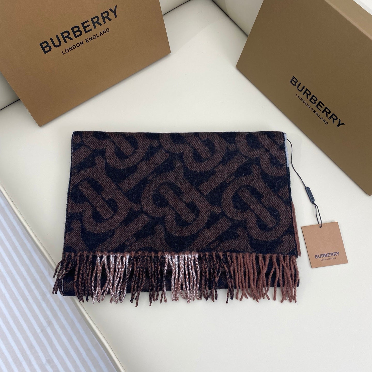 Burberry Classic TB Logo & Plaid Reversible 100% Cashmere Unisex Scarf, 32x180cm