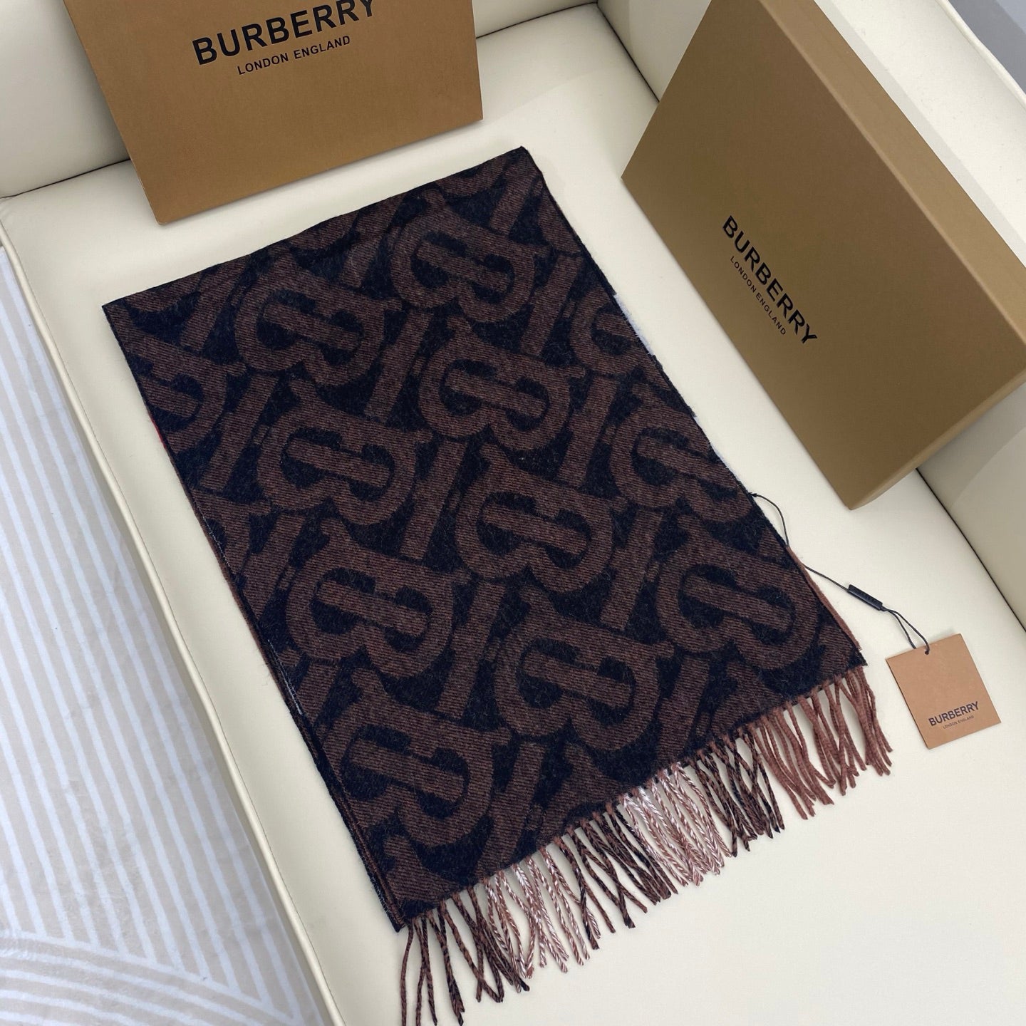 Burberry Classic TB Logo & Plaid Reversible 100% Cashmere Unisex Scarf, 32x180cm