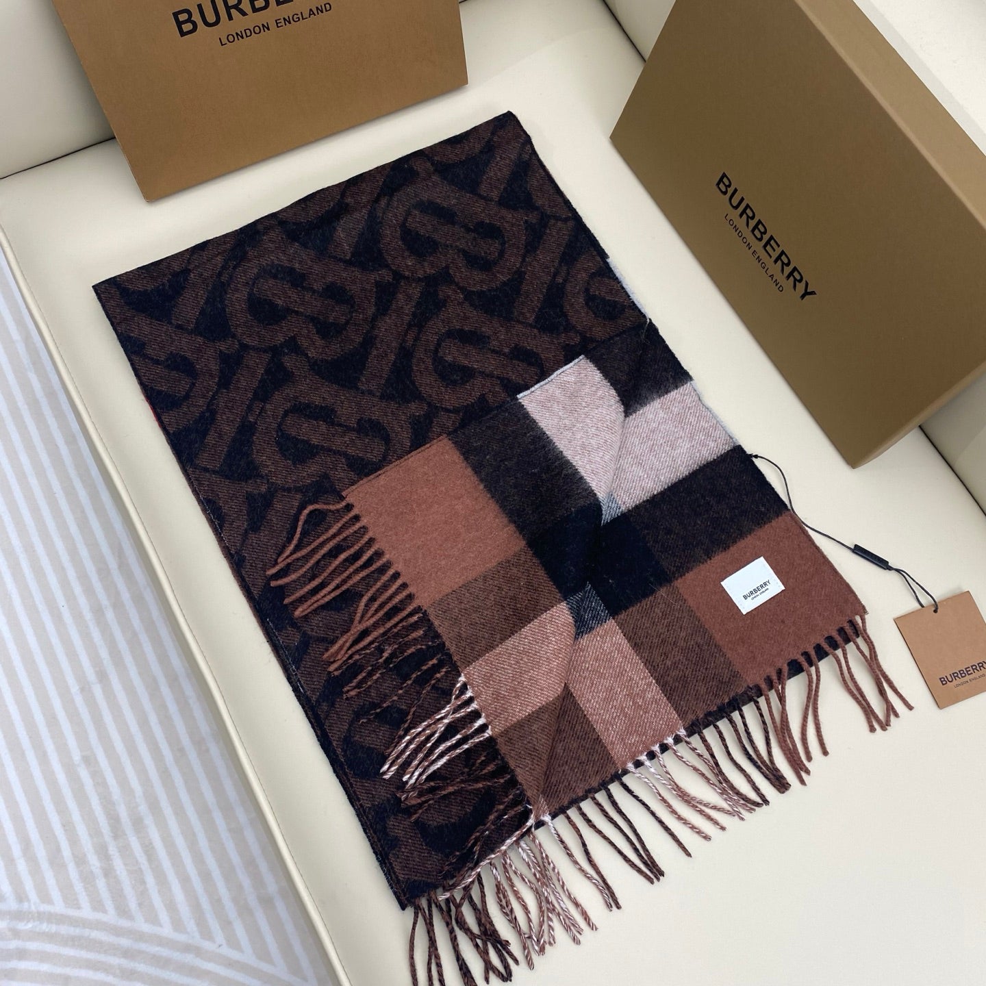Burberry Classic TB Logo & Plaid Reversible 100% Cashmere Unisex Scarf, 32x180cm