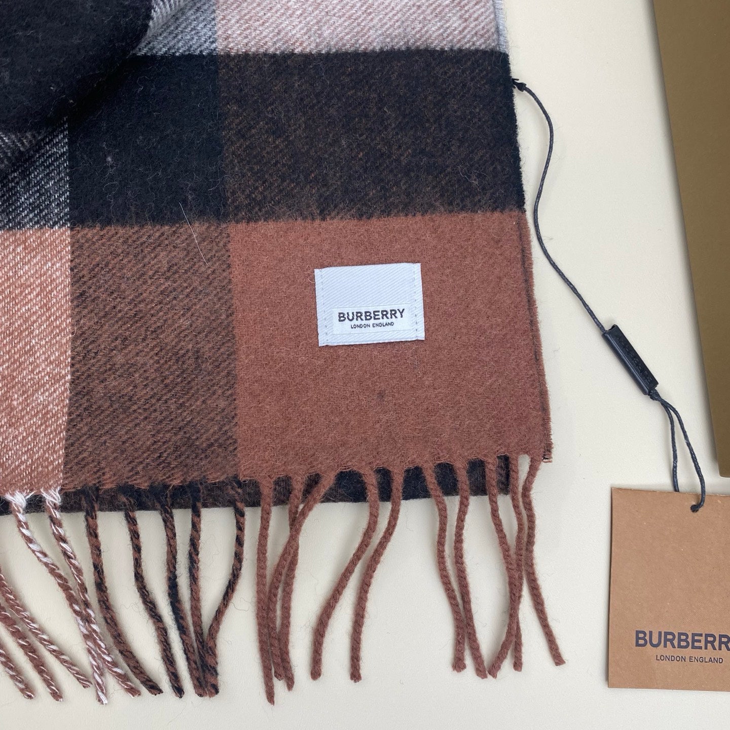 Burberry Classic TB Logo & Plaid Reversible 100% Cashmere Unisex Scarf, 32x180cm