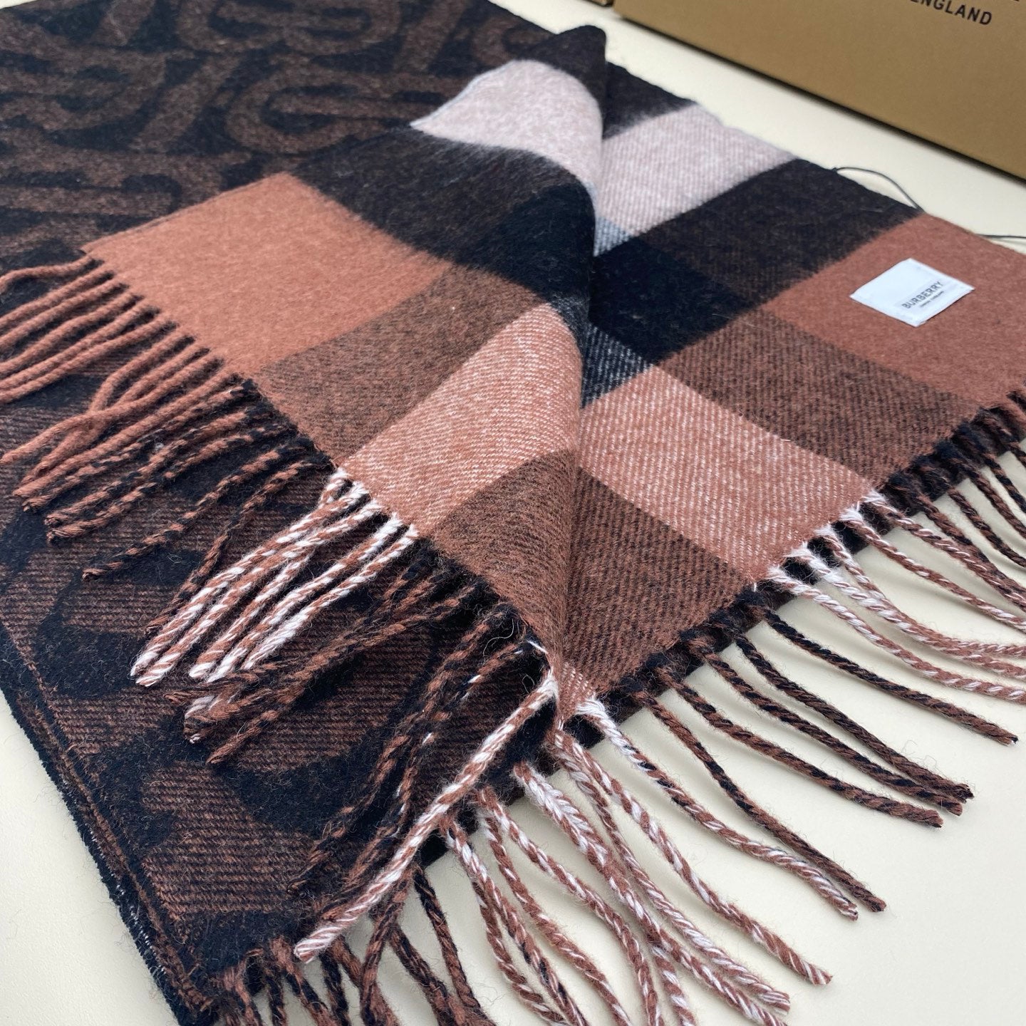 Burberry Classic TB Logo & Plaid Reversible 100% Cashmere Unisex Scarf, 32x180cm