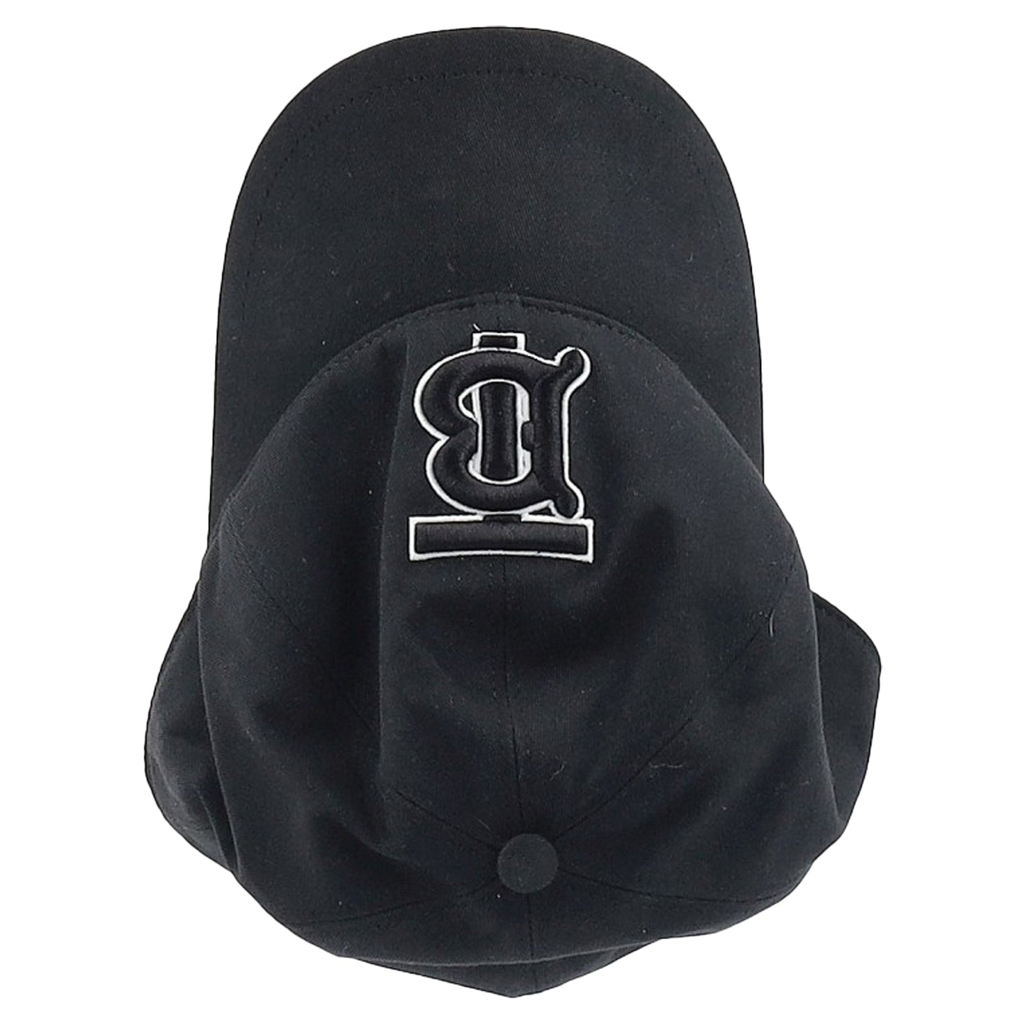 Burberry Embroidered Logo Baseball Cap in Black Cotton