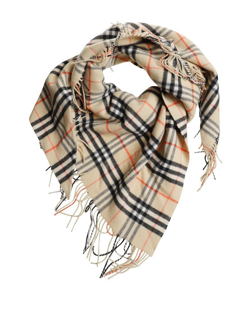 Plaid Pattern Scarf With Fringed Edges