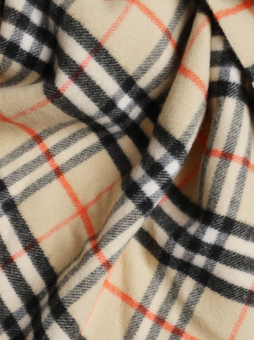 Plaid Pattern Scarf With Fringed Edges