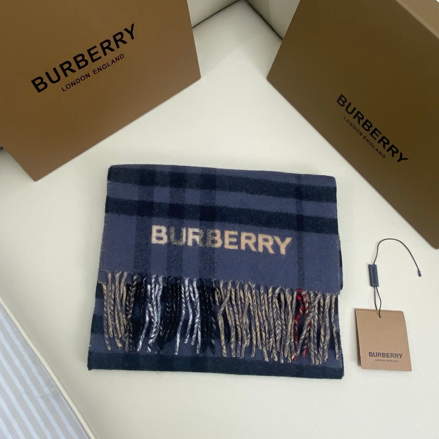 Burberry Classic Check 100% Cashmere Scarf – Unis
