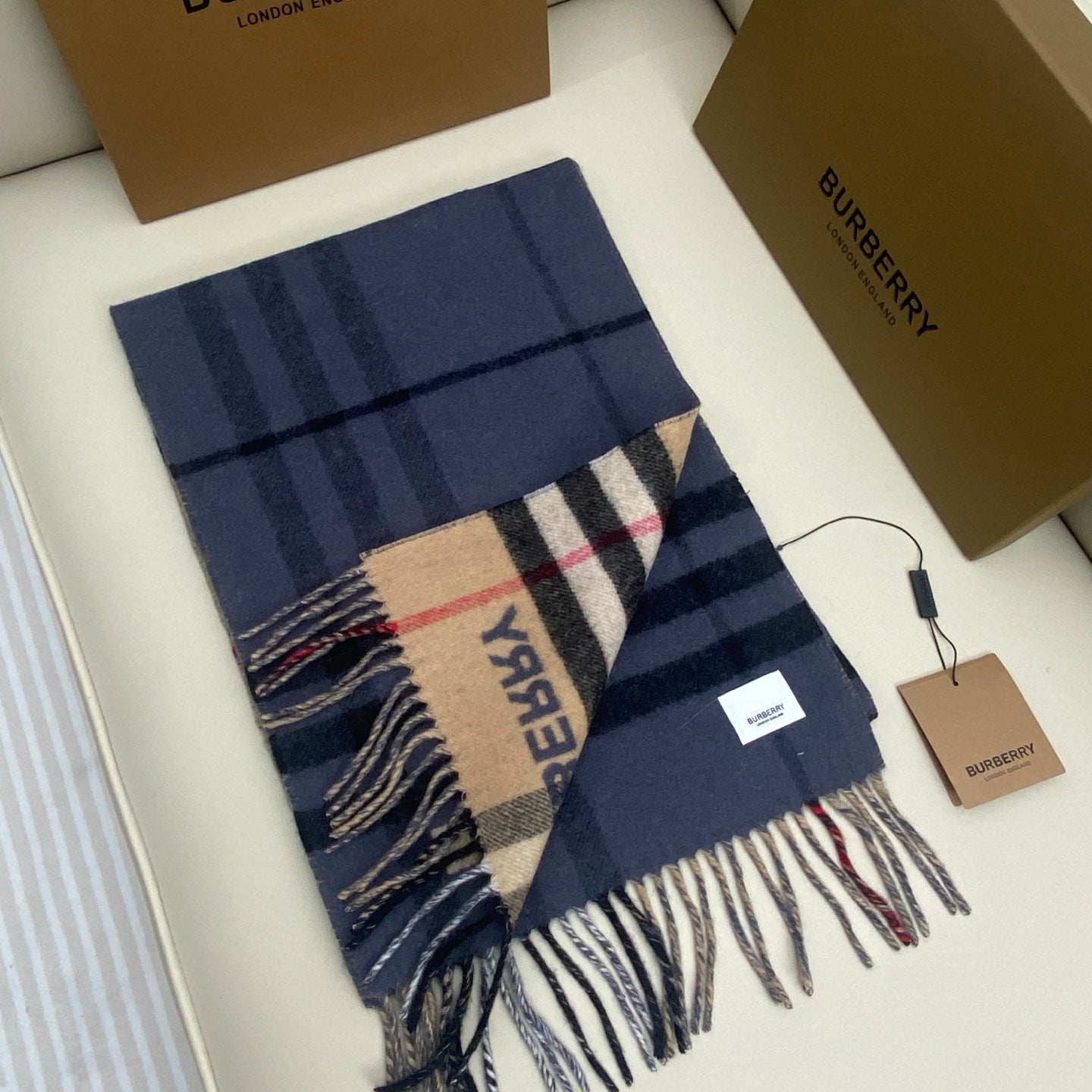 Burberry Classic Check 100% Cashmere Scarf – Unis