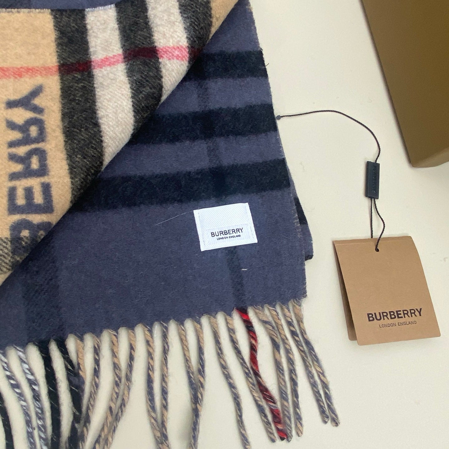 Burberry Classic Check 100% Cashmere Scarf – Unis