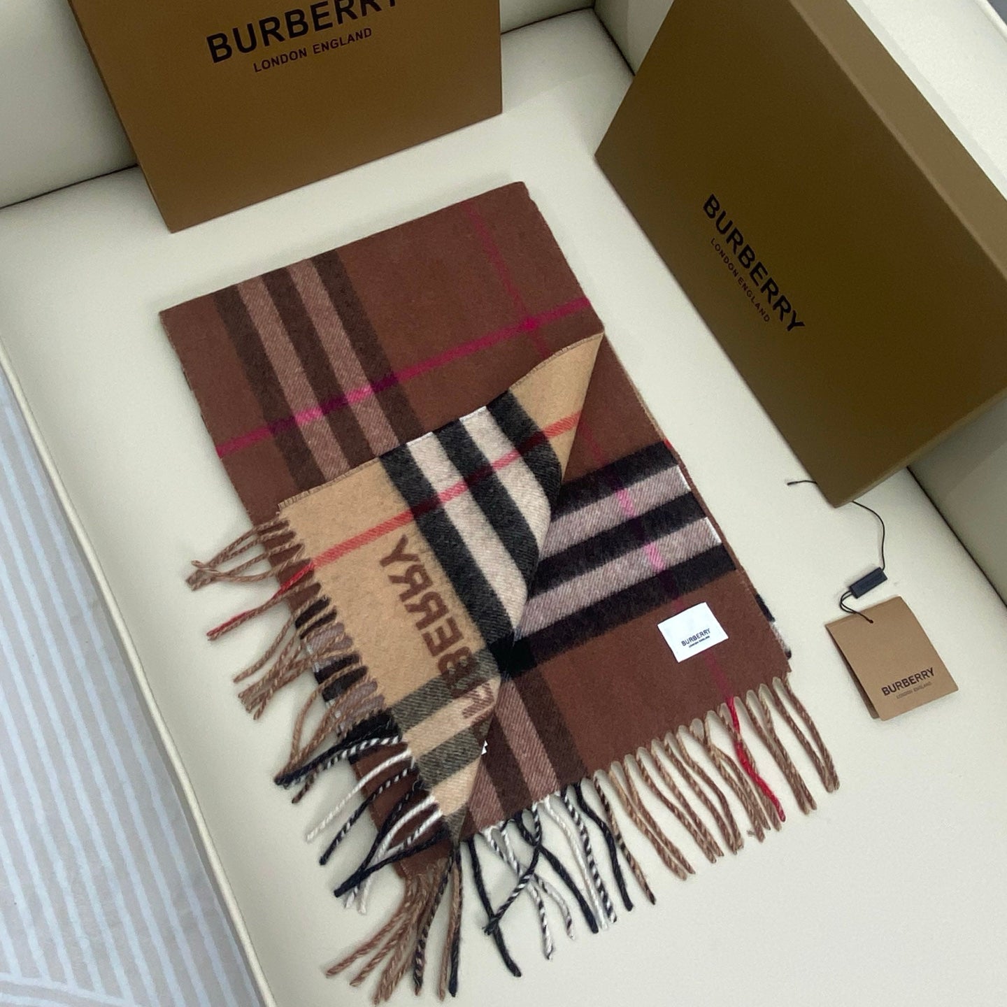 Burberry Classic Check 100% Cashmere Scarf – Unis