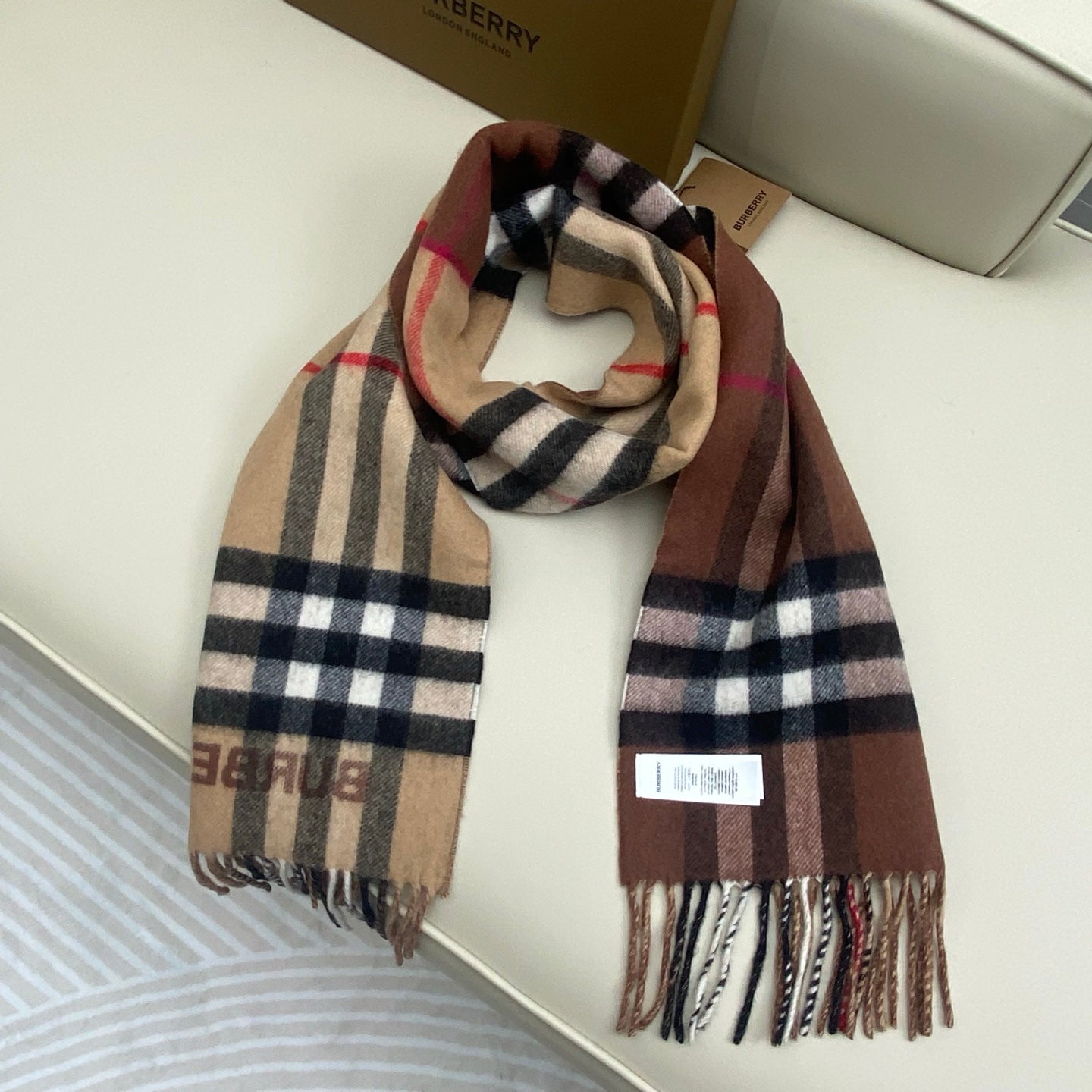 Burberry Classic Check 100% Cashmere Scarf – Unis