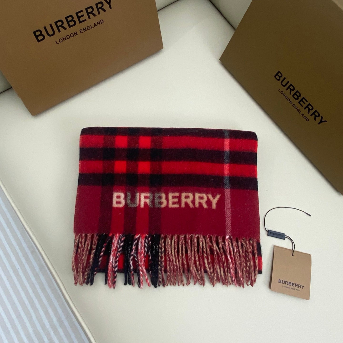 Burberry Classic Check 100% Cashmere Scarf – Unis