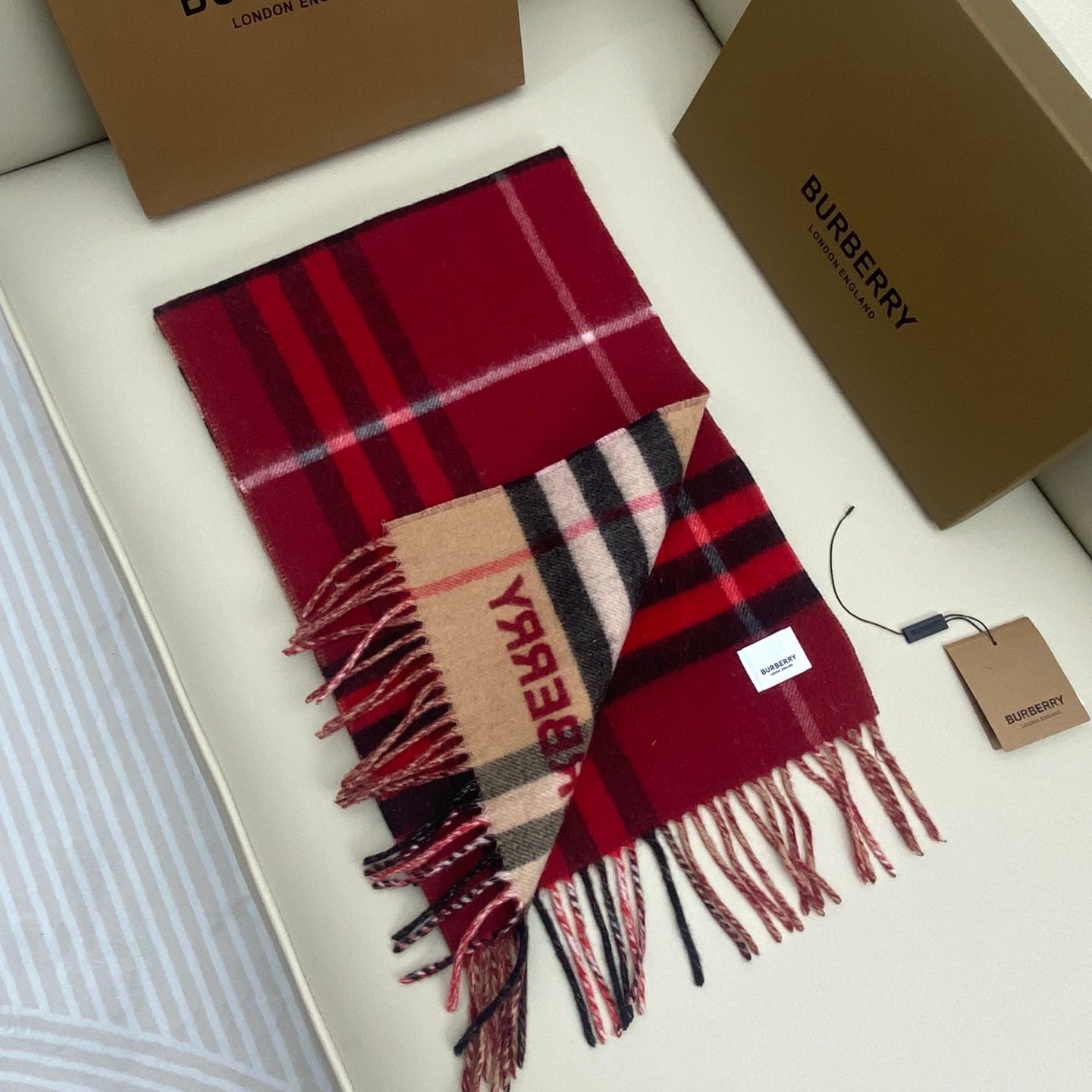 Burberry Classic Check 100% Cashmere Scarf – Unis