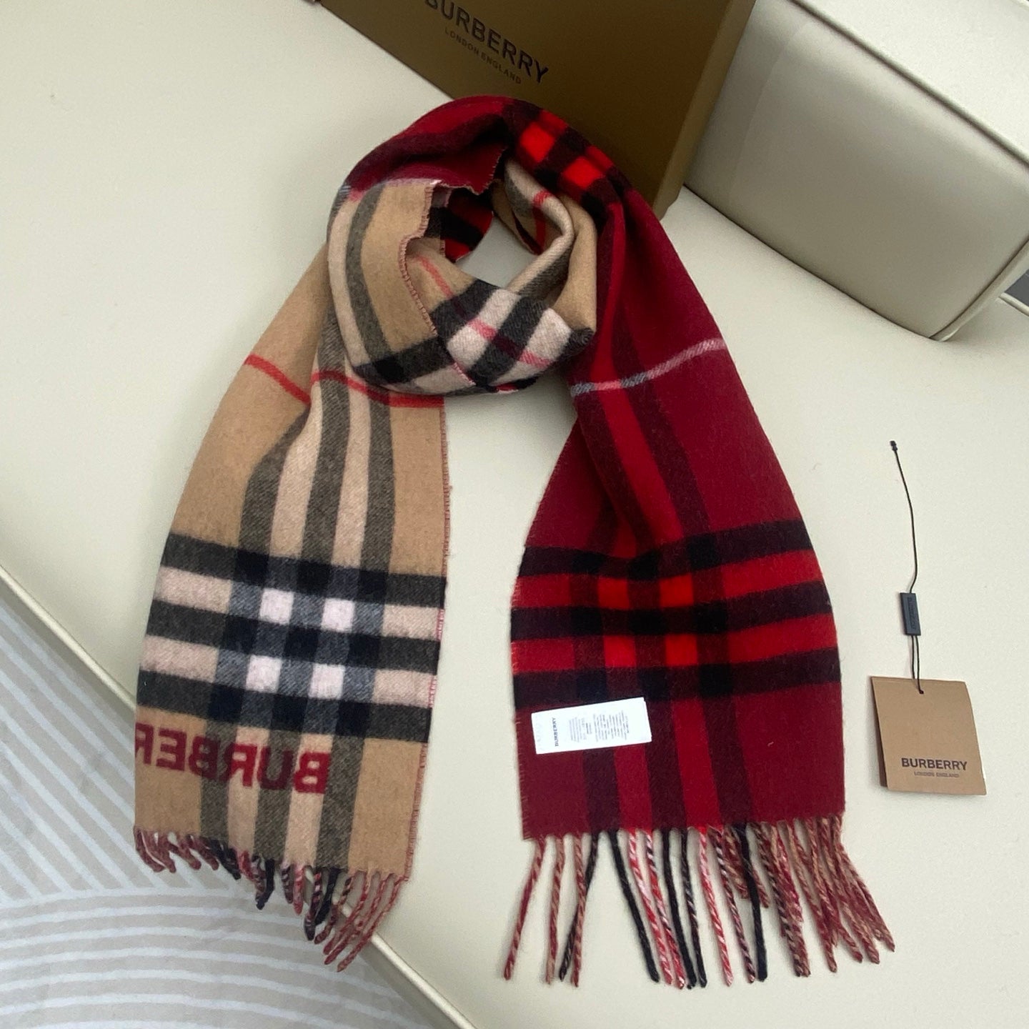Burberry Classic Check 100% Cashmere Scarf – Unis