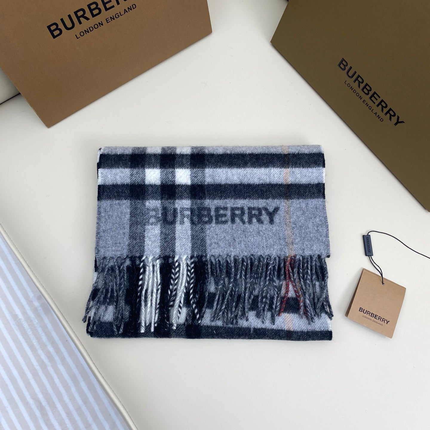 Burberry Classic Check 100% Cashmere Scarf – Unisex Grey & Charcoal Colorblock with Fringed Tassels