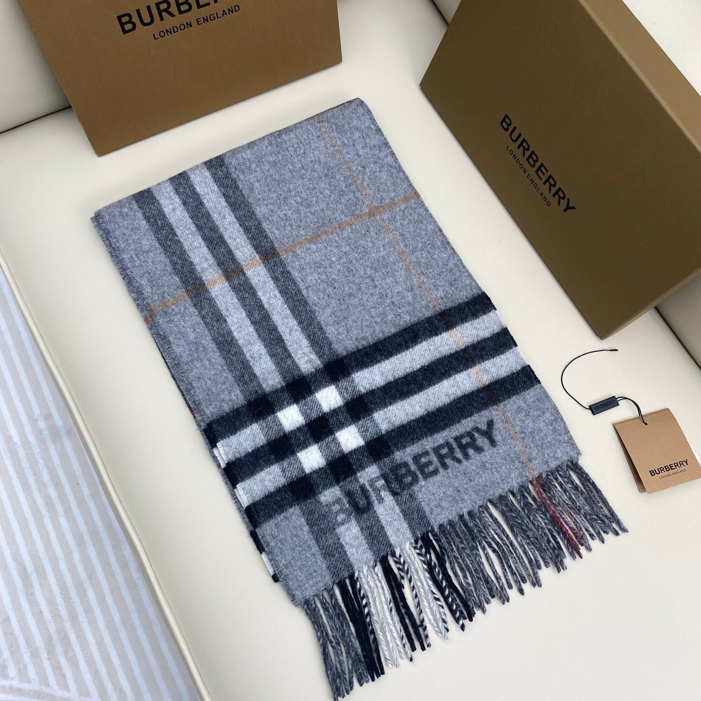 Burberry Classic Check 100% Cashmere Scarf – Unisex Grey & Charcoal Colorblock with Fringed Tassels