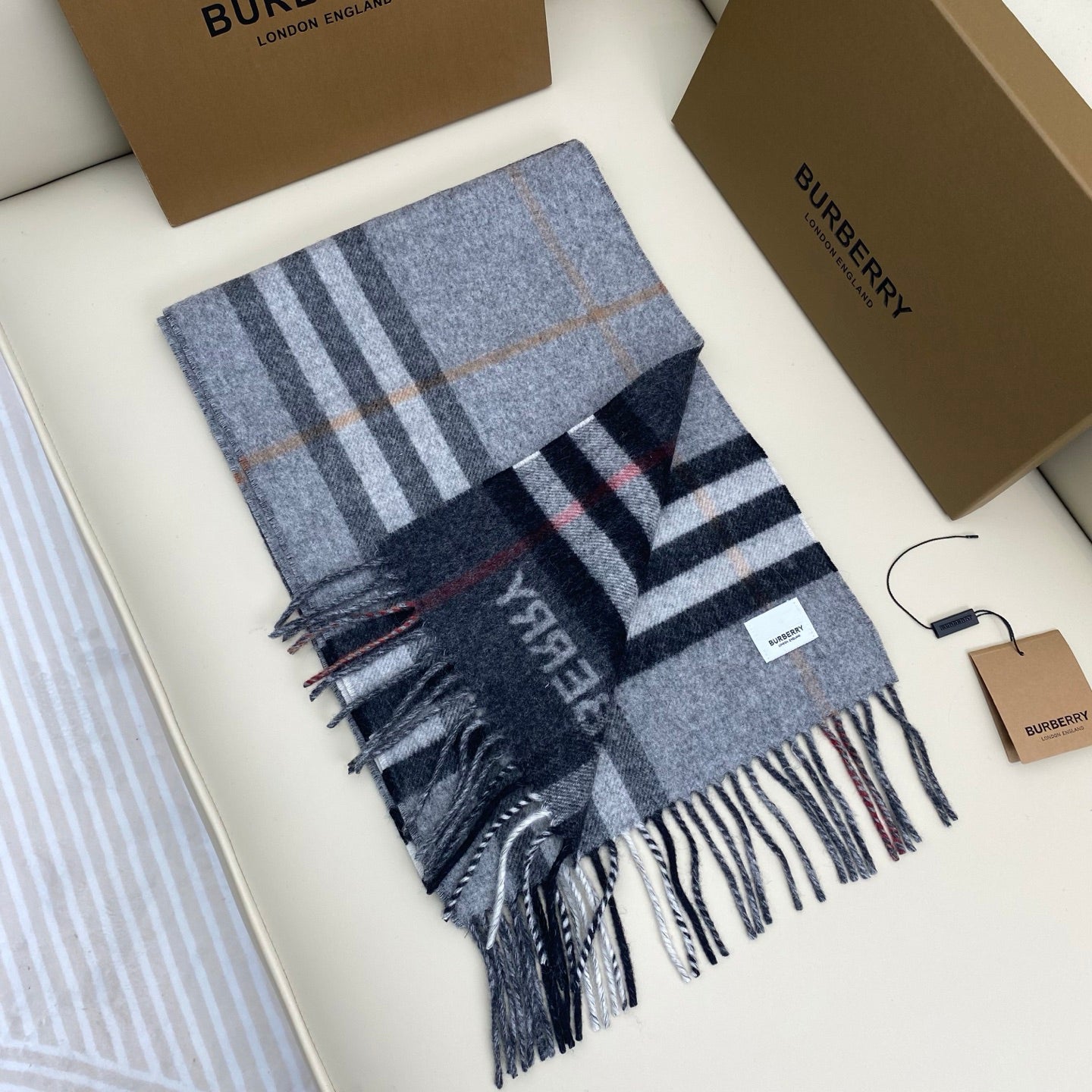 Burberry Classic Check 100% Cashmere Scarf – Unisex Grey & Charcoal Colorblock with Fringed Tassels