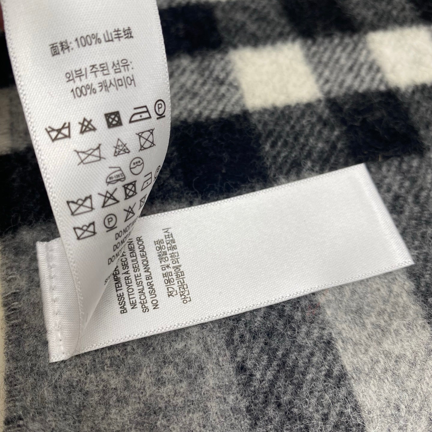 Burberry Classic Check 100% Cashmere Scarf – Unisex Grey & Charcoal Colorblock with Fringed Tassels