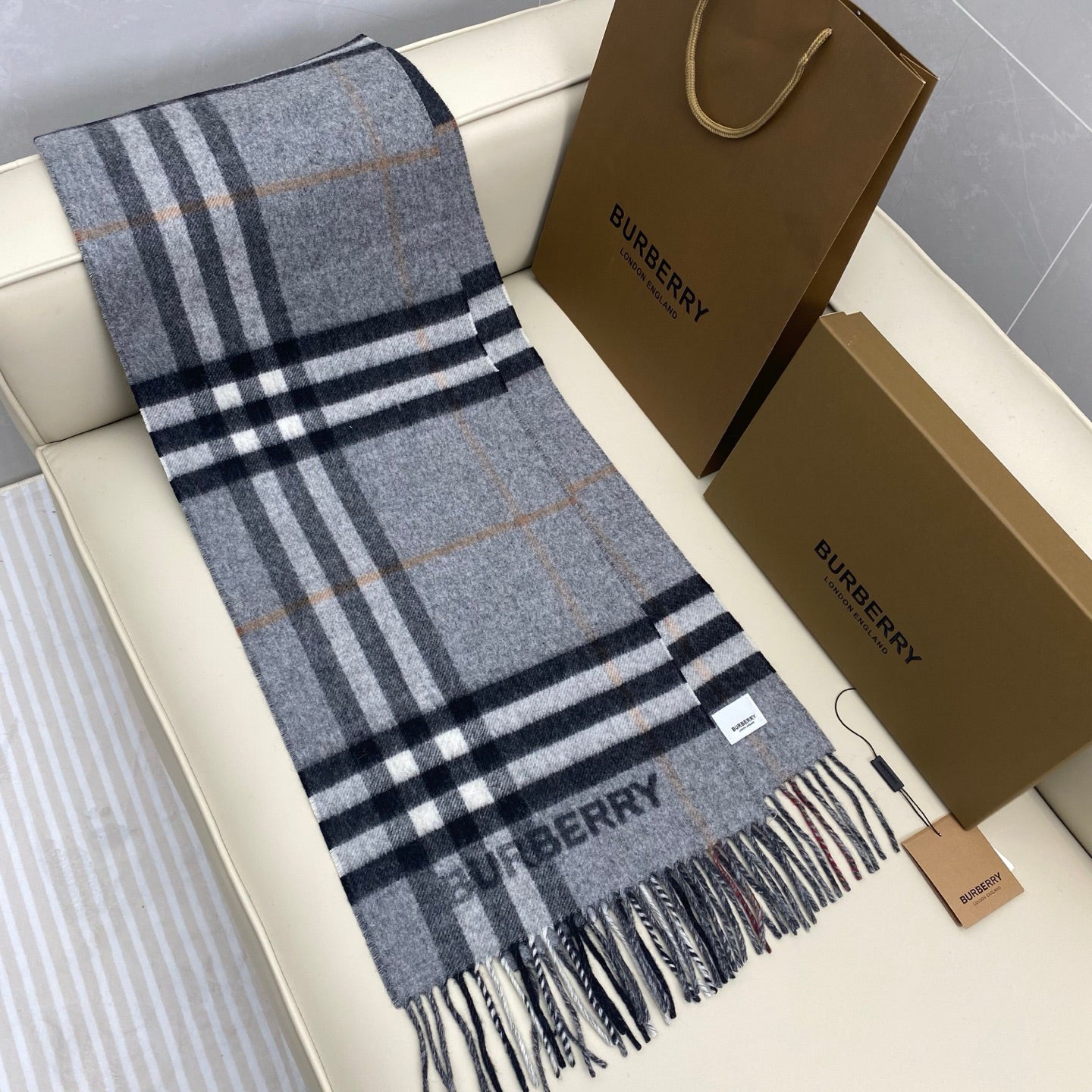 Burberry Classic Check 100% Cashmere Scarf – Unisex Grey & Charcoal Colorblock with Fringed Tassels