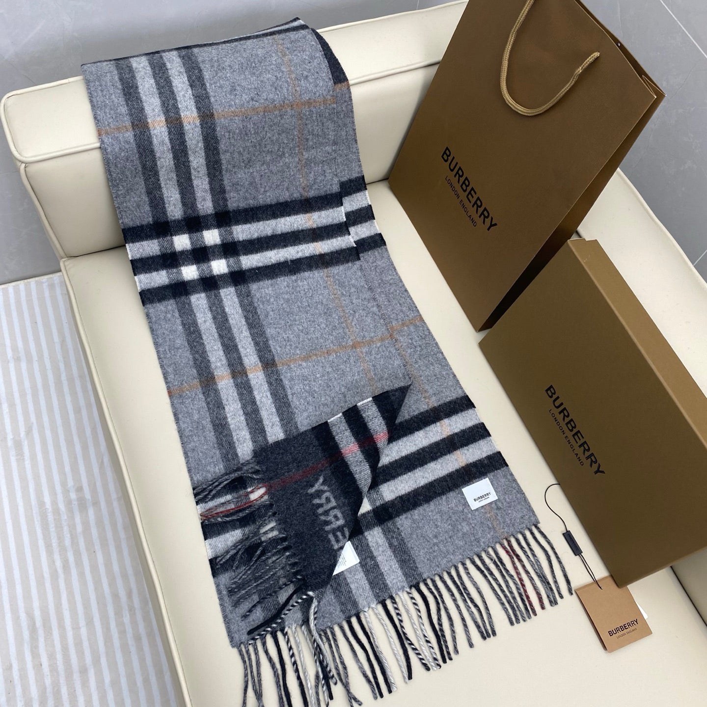 Burberry Classic Check 100% Cashmere Scarf – Unisex Grey & Charcoal Colorblock with Fringed Tassels