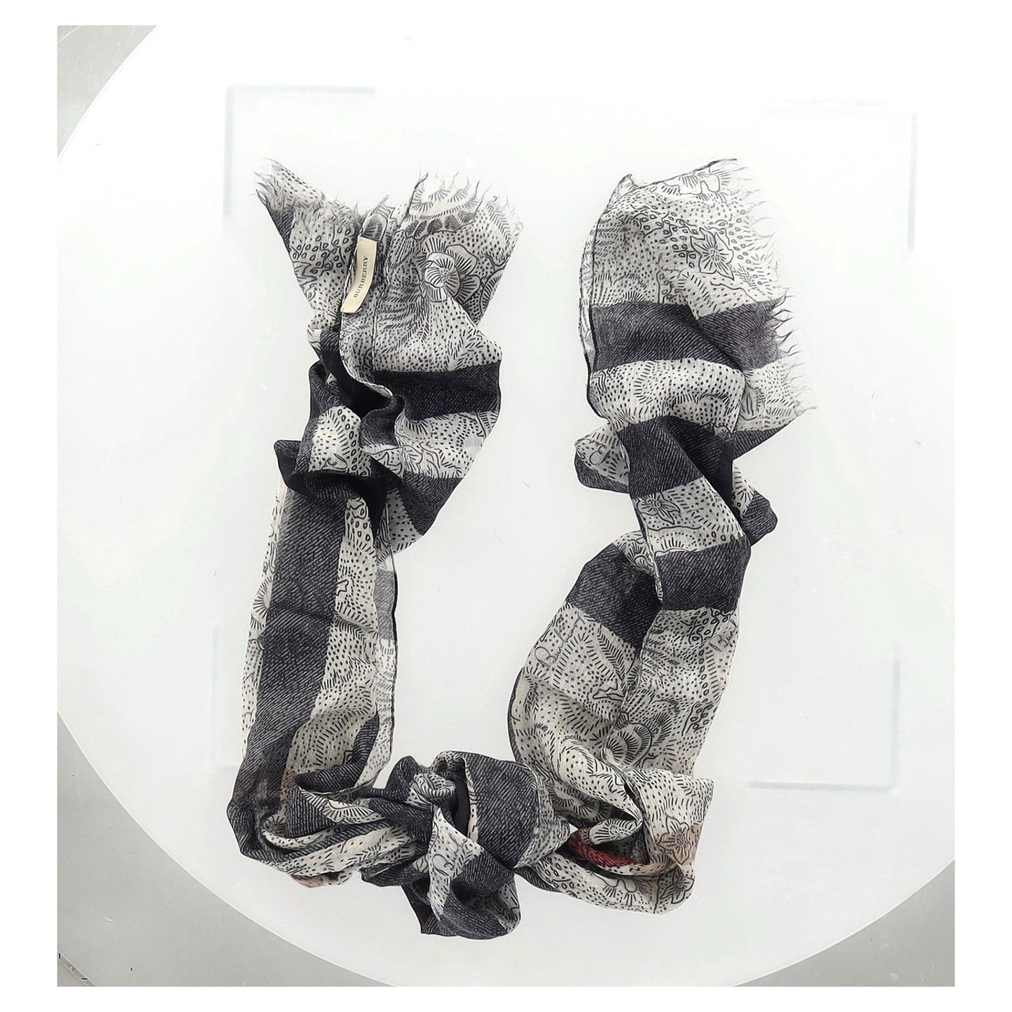 Burberry Printed Fringed Scarf in Black and White Silk