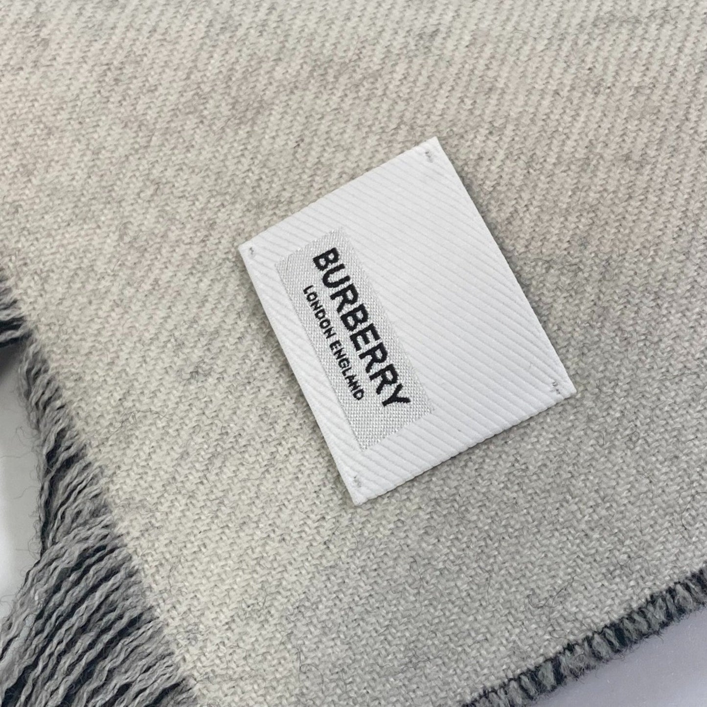 Burberry   Wool Shawl (Pre-Owned)