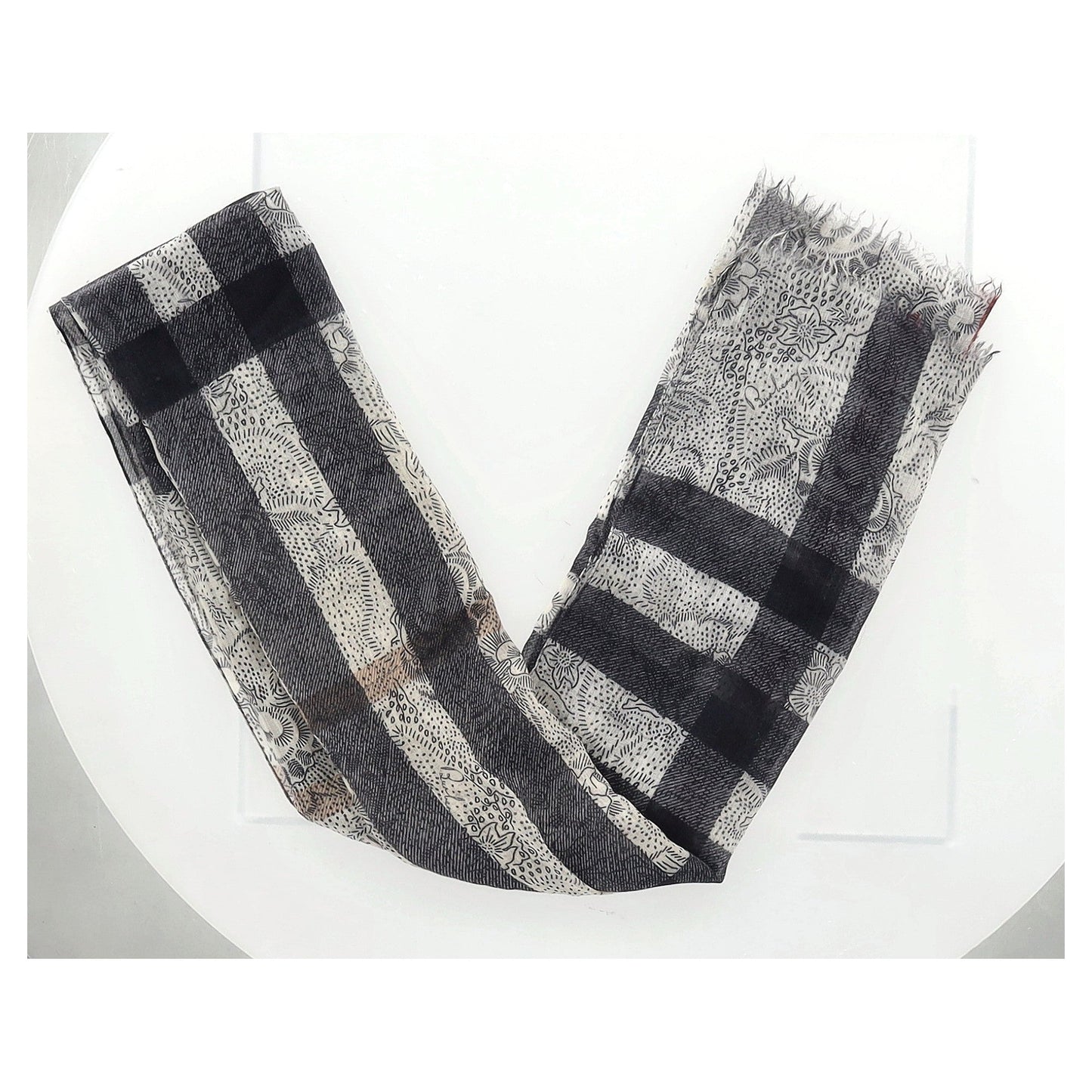 Burberry Printed Fringed Scarf in Black and White Silk